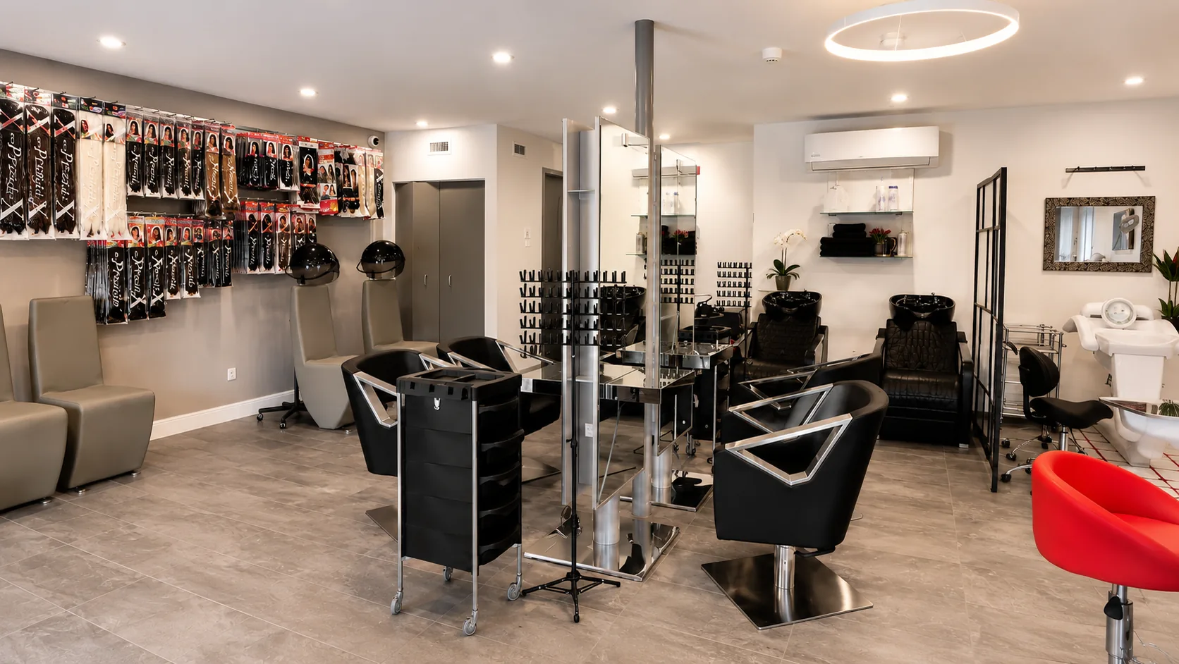 Intérieur lumineux du salon Odile Beauté