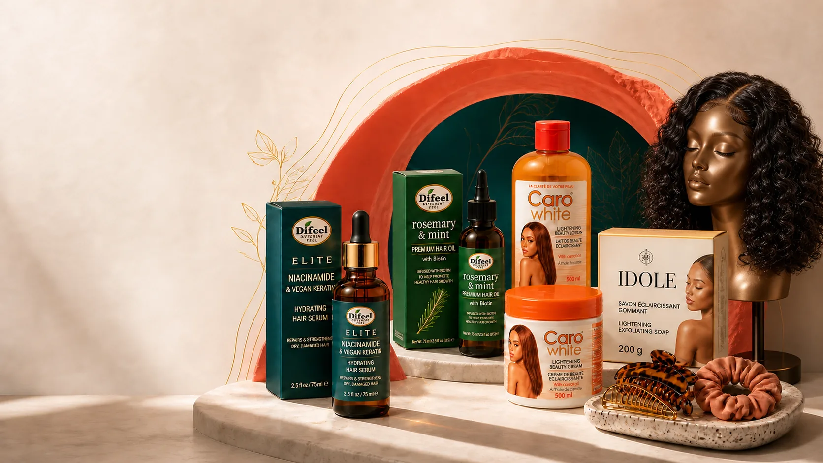 Sélection de soins capillaires et corporels Odile Beauté avec une perruque noire bouclée sur tête de présentation